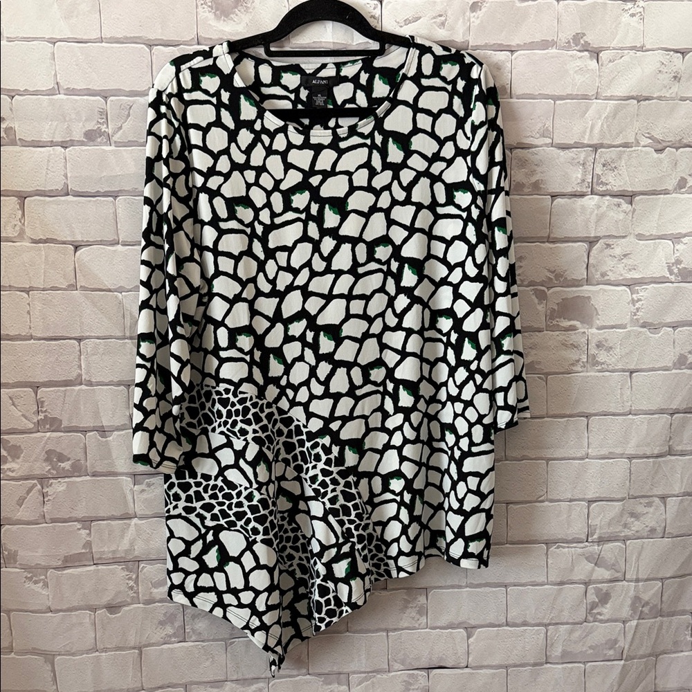 Alfani Black, White & Green Abstract Mosaic Asymmetric Tunic Top